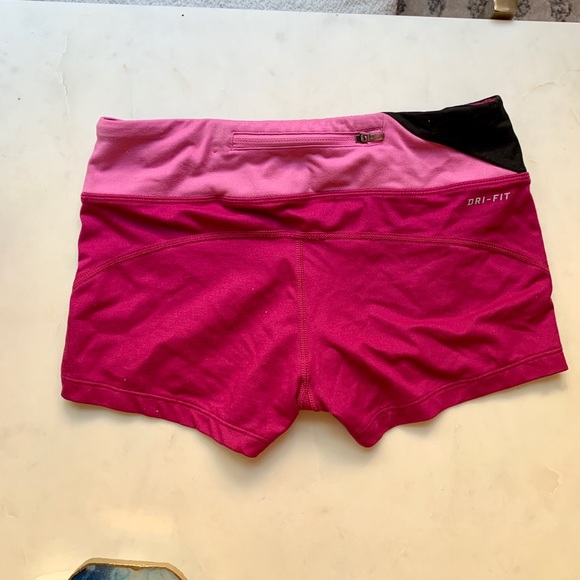 Nike Shorts size small - Picture 2 of 3